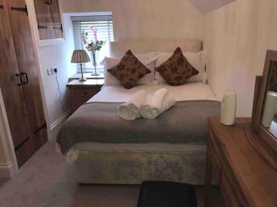 Chic 2 Bed Peak District Cottage Barn Near Alton Towers, Polar Bears, Chatsworth House Leek Exterior photo