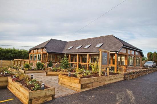 Chic 2 Bed Peak District Cottage Barn Near Alton Towers, Polar Bears, Chatsworth House Leek Exterior photo